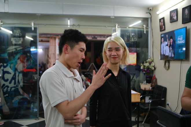 Chàng trai khiếm thính dạy cắt tóc miễn phí cho người khuyết tật ở Hà Nội - 5