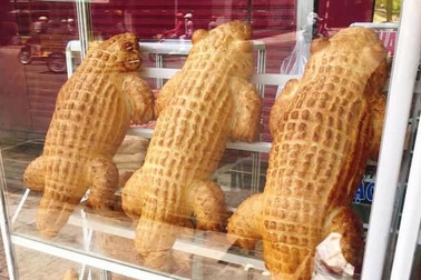 Dân mạng thích thú với bánh mì cá sấu siêu to khổng lồ