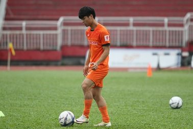 Khi HLV Hữu Thắng chấn chỉnh Công Phượng