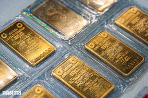 Giá vàng thế giới bất ngờ tăng mạnh, một đêm tăng gần 100 USD/ounce