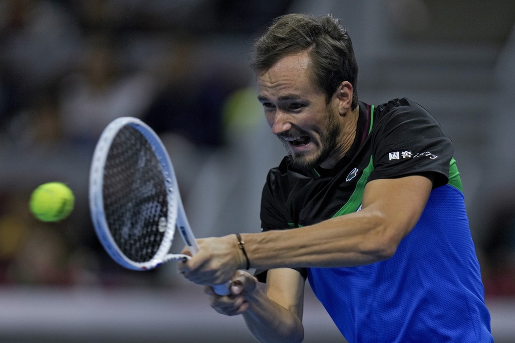 Medvedev đối đầu Tsitsipas, Sinner đại chiến Rublev ở bán kết - 1 Medvedev đối đầu Tsitsipas, Sinner đại chiến Rublev ở bán kết - 1