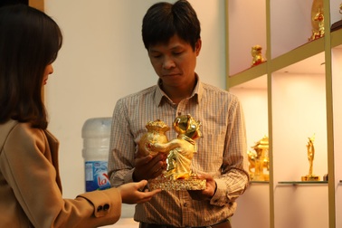 Quà “khủng” chơi Tết: Đại gia chi trăm triệu đặt tượng heo đúc vàng nguyên khối cầu may