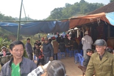 Nghi can hiếp dâm treo cổ chết tại trụ sở công an