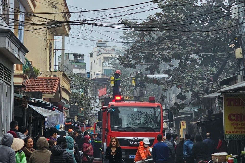 Hà Nội: Cháy nhà dân cạnh chợ Nhổn - 4