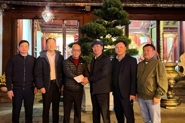 Động viên kịp thời người lao động làm việc xuyên Tết