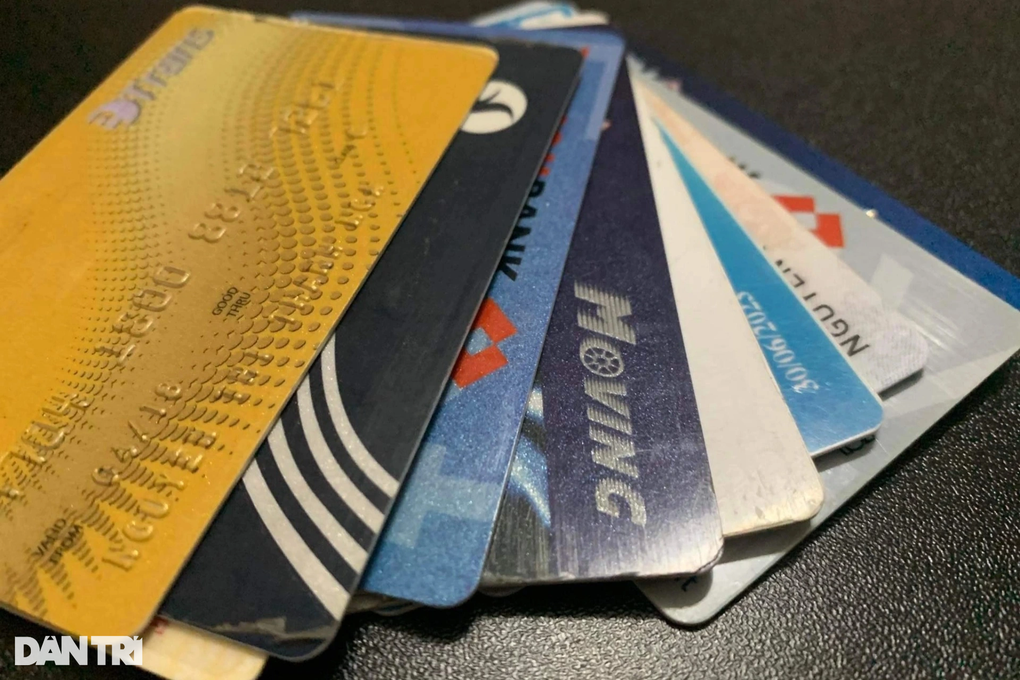 Khách tố đóng thẻ tín dụng gần 1 năm vẫn bị ngân hàng thu phí thường niên - 1 Khách tố đóng thẻ tín dụng gần 1 năm vẫn bị ngân hàng thu phí thường niên - 1