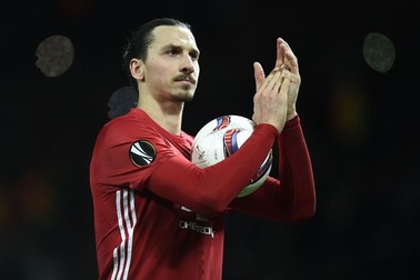 MU thắng to St Etienne, Ibrahimovic mơ giành “cú ăn bốn”