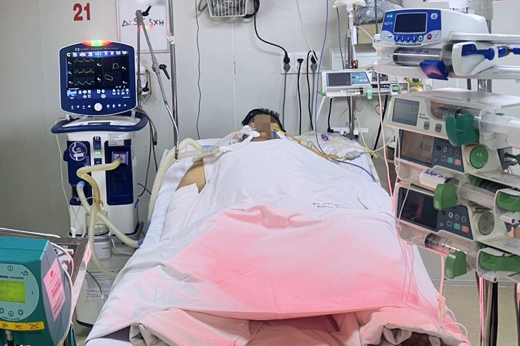 Chàng trai 21 tuổi nằm viện 32 ngày, tốn 450 triệu đồng vì sốt xuất huyết - 1
