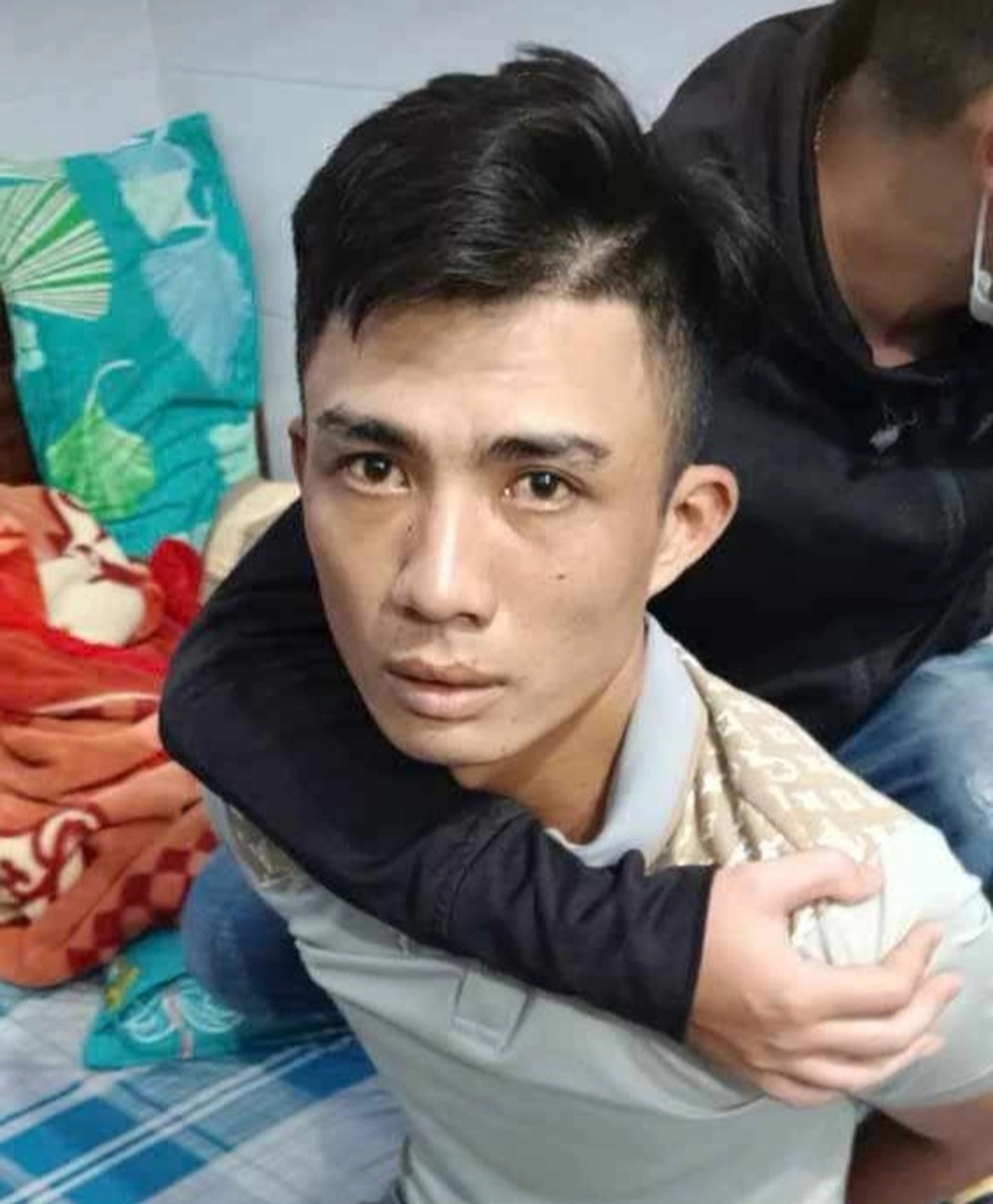 Nam thanh niên 22 tuổi liên tiếp gây ra 2 vụ cướp tiệm vàng - 1 Nam thanh niên 22 tuổi liên tiếp gây ra 2 vụ cướp tiệm vàng - 1