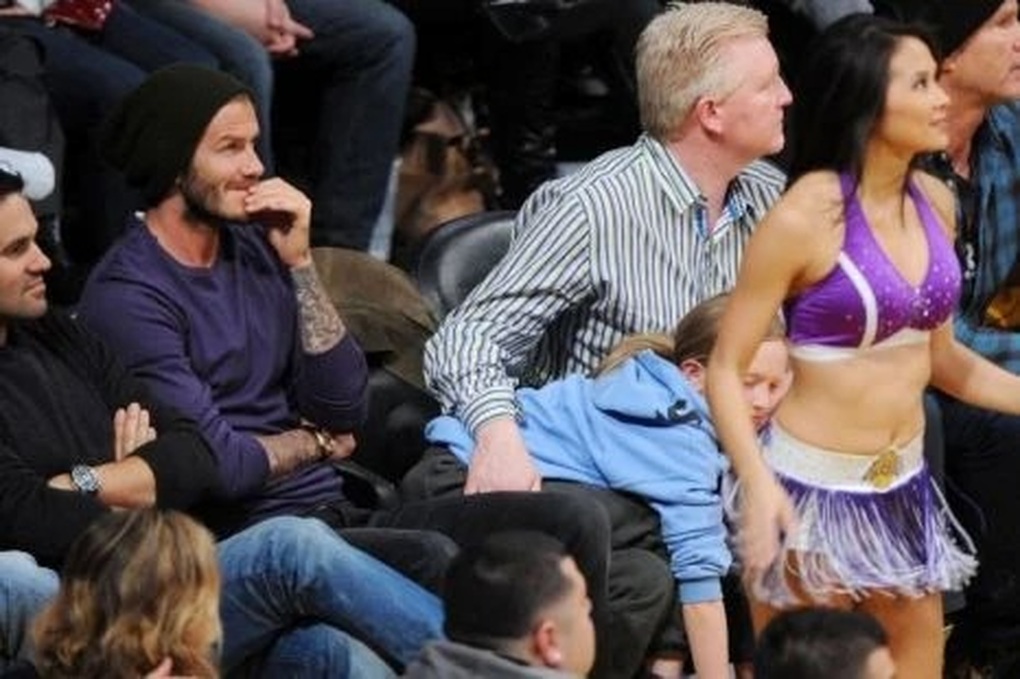 David Beckham khốn khổ vì các nàng hoạt náo viên - 6 David Beckham khốn khổ vì các nàng hoạt náo viên - 6