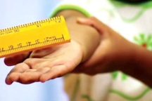 23 học sinh lớp 4 bị giáo viên phạt bằng thước do làm bài không đạt yêu cầu