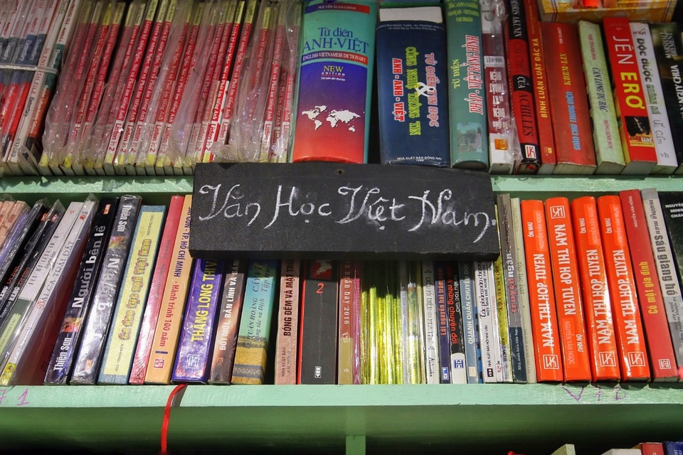 Chuyện ít biết về nhà sách cổ kính, độc đáo nhất Hà Nội - 7