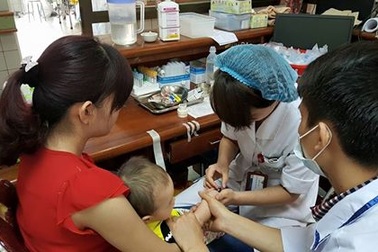 Nhiều trẻ bị cảm nhiệt vì nắng nóng