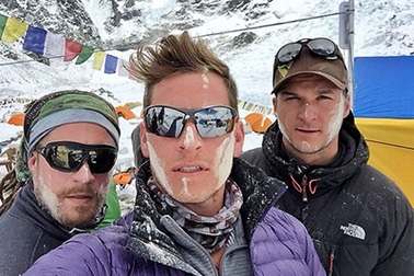 Dân mạng tiếc thương giám đốc trẻ tuổi của Google tử nạn trên đỉnh Everest