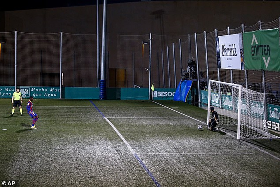 Barcelona đá hỏng hai quả phạt đền ở trận thắng đội hạng Ba - 2 Barcelona đá hỏng hai quả phạt đền ở trận thắng đội hạng Ba - 2