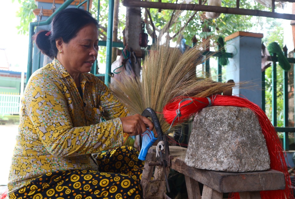 Làng chổi đót lớn nhất xứ Quảng tất bật vào vụ Tết - 4 Làng chổi đót lớn nhất xứ Quảng tất bật vào vụ Tết - 4