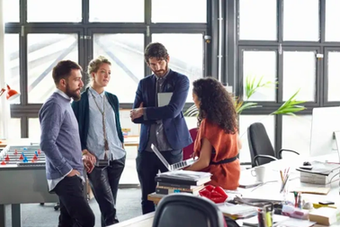 Người lao động châu Á thích "tỏ vẻ bận rộn"