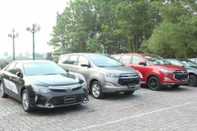 Đón bão ô tô nhập khẩu, xe lắp ráp ồ ạt giảm giá