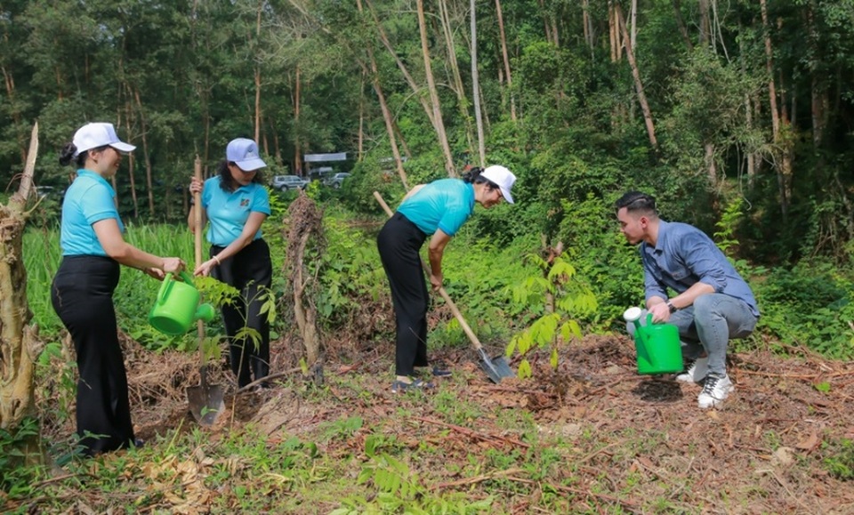 Phát động chương trình Agribank - Vì tương lai xanh, Thêm cây - Thêm sự sống - 2 Phát động chương trình Agribank - Vì tương lai xanh, Thêm cây - Thêm sự sống - 2