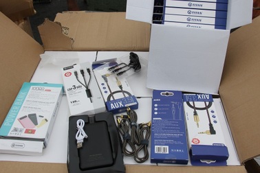 Bắt container chứa hàng nghìn phụ kiện điện thoại Trung Quốc giả xuất xứ Việt Nam