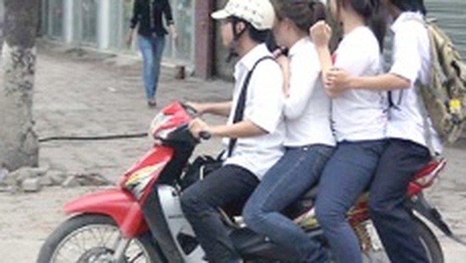 Hà Nội dự kiến dạy đại trà tài liệu về an toàn giao thông cho học sinh