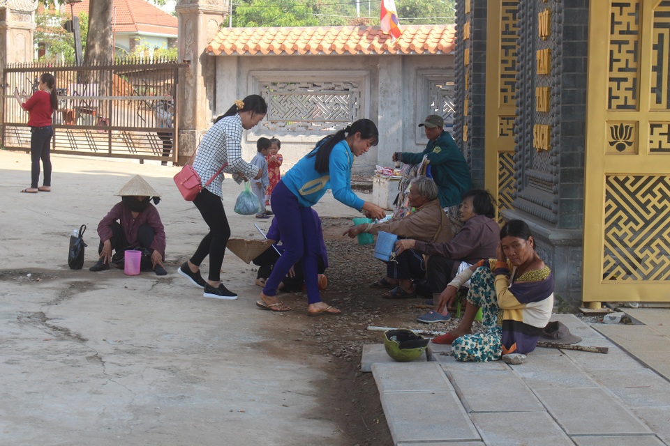 Ngăn chặn tình trạng ép buộc trẻ em, người khuyết tật đi ăn xin - 2 Ngăn chặn tình trạng ép buộc trẻ em, người khuyết tật đi ăn xin - 2