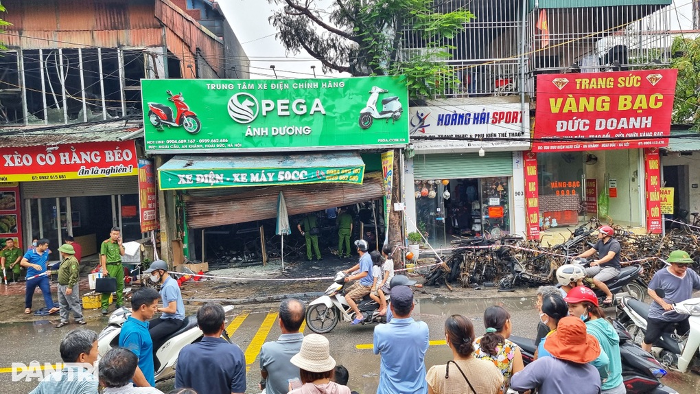 Hiện trường vụ cháy cửa hàng xe điện khiến 3 người chết ở Hà Nội - 1 Hiện trường vụ cháy cửa hàng xe điện khiến 3 người chết ở Hà Nội - 1