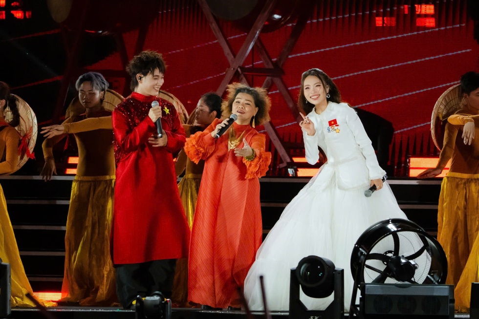 Viết tiếp bản hit 6 tỷ view: Ca khúc nào đang gây bão dịp 2/9? - 2 Viết tiếp bản hit 6 tỷ view: Ca khúc nào đang gây bão dịp 2/9? - 2