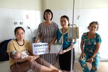 Bạn đọc Dân trí giúp gần 40 triệu đồng đến cháu bé 3 tháng tuổi mắc bệnh phình đại tràng bẩm sinh