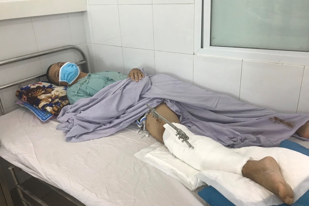 Cha già vét đến hạt thóc cuối cùng đem bán cứu con trai bất ngờ gặp nạn - 1 Cha già vét đến hạt thóc cuối cùng đem bán cứu con trai bất ngờ gặp nạn - 1
