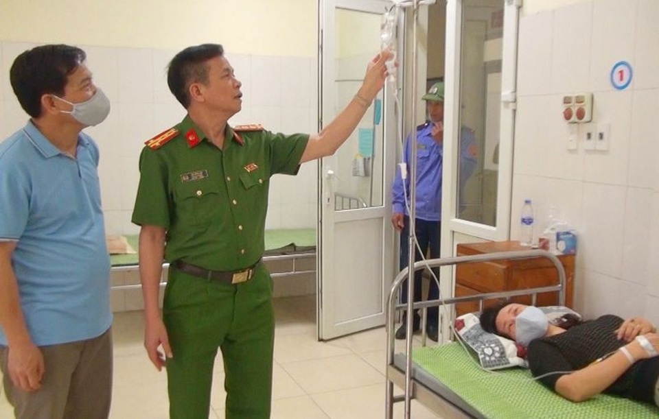 Nữ trung tá công an phải đi cấp cứu trong khi cấp căn cước công dân - 1 Nữ trung tá công an phải đi cấp cứu trong khi cấp căn cước công dân - 1