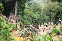 Tạm dừng việc tìm kiếm 3 người mắc kẹt trong hang sâu