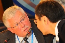 Leo thang Biển Đông: Chuyển lửa ra bên ngoài?