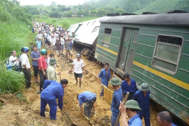 Thông tàu Hà Nội - Lào Cai sau 22 tiếng gặp sự cố 