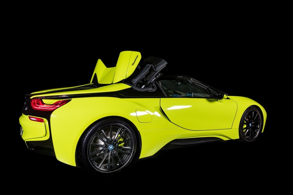 Cận cảnh chiếc BMW i8 Roadster màu xanh neon độc nhất vô nhị - 17 Cận cảnh chiếc BMW i8 Roadster màu xanh neon độc nhất vô nhị - 17