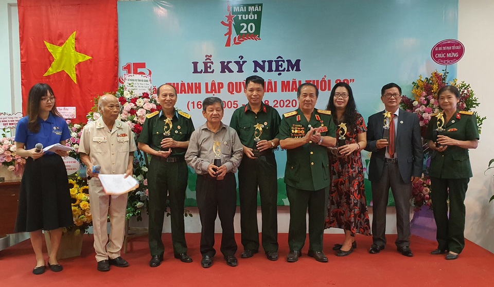 15 năm lan tỏa những giá trị nhân văn của Quỹ Mãi mãi tuổi 20 - 2 15 năm lan tỏa những giá trị nhân văn của Quỹ Mãi mãi tuổi 20 - 2