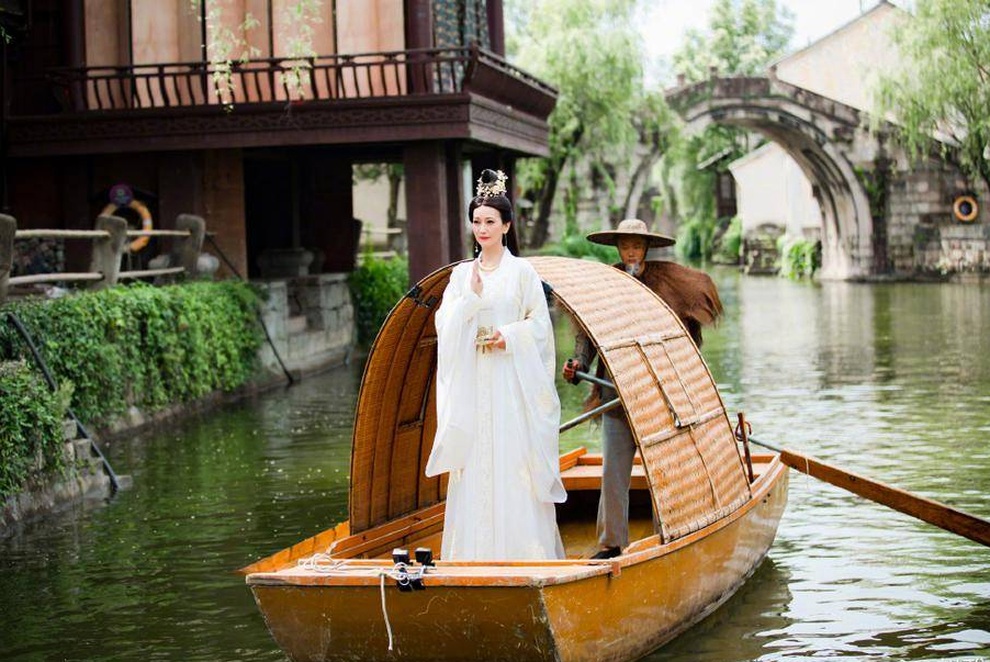 Lộ diện đối thủ của Lưu Hiểu Khánh: Ai tin nổi đây là dung mạo tuổi 67? - 2 Lộ diện đối thủ của Lưu Hiểu Khánh: Ai tin nổi đây là dung mạo tuổi 67? - 2
