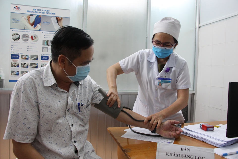 Những mũi tiêm vắc xin Covid-19 đầu tiên tại Đắk Lắk - 2 Những mũi tiêm vắc xin Covid-19 đầu tiên tại Đắk Lắk - 2