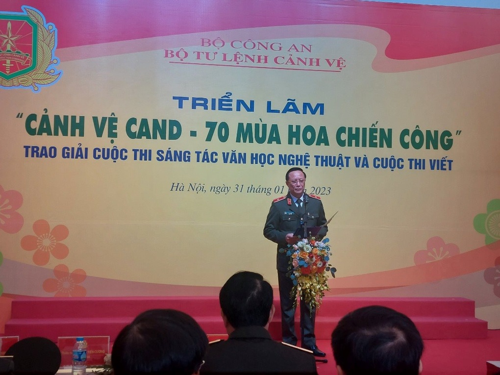 Cảnh vệ CAND qua triển lãm ảnh và các tác phẩm văn học nghệ thuật - 1 Cảnh vệ CAND qua triển lãm ảnh và các tác phẩm văn học nghệ thuật - 1