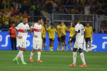 HLV Luis Enrique lạc quan dù PSG gục ngã trên sân của Dortmund