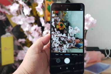 Mở hộp điện thoại Redmi Note 5 chụp ảnh thiếu sáng ấn tượng