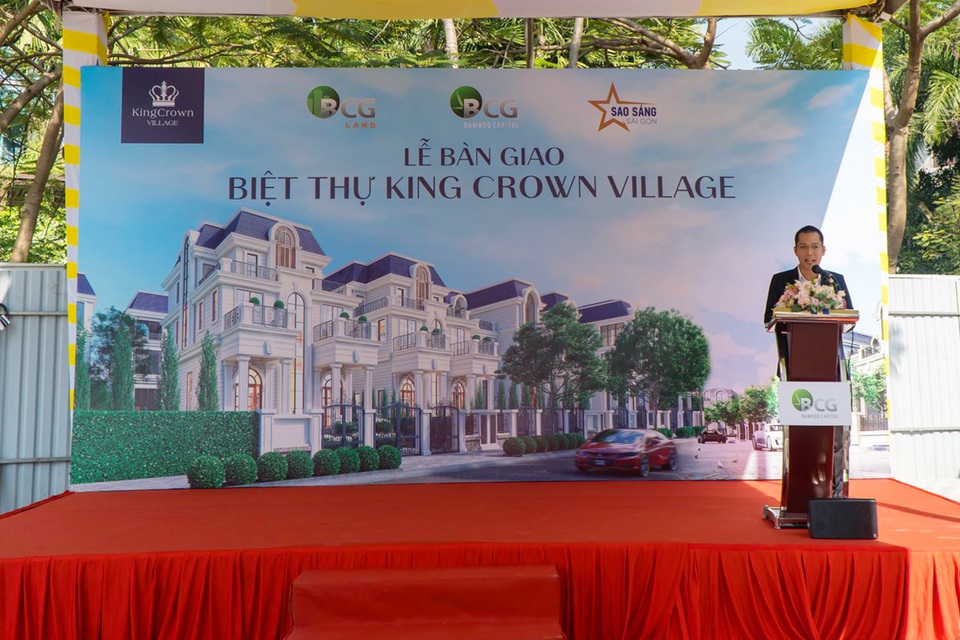 King Crown Village bàn giao 5 căn biệt thự đầu tiên cho khách hàng - 2 King Crown Village bàn giao 5 căn biệt thự đầu tiên cho khách hàng - 2