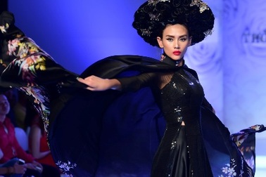 Siêu mẫu Hoàng Yến "tái xuất" trên sàn diễn thời trang