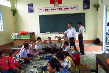 Học sinh hiếp dâm học sinh, nhiều giáo viên bị kỷ luật