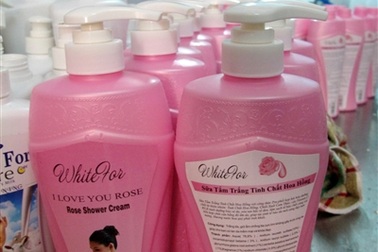 Khởi kiện vụ sản xuất sữa tắm nhái nhãn mác