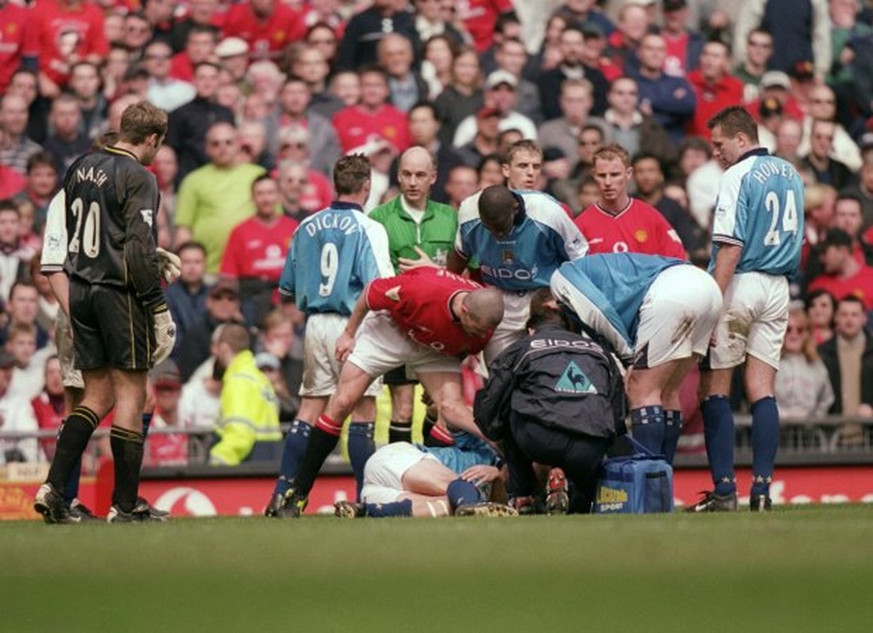 Cú đạp rợn người của Roy Keane khiến cha của Haaland phải giải nghệ - 2 Cú đạp rợn người của Roy Keane khiến cha của Haaland phải giải nghệ - 2