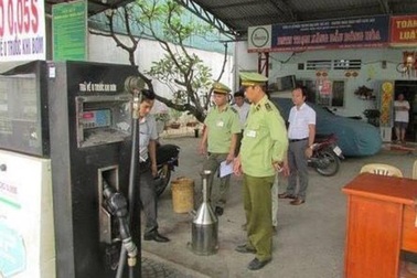 Xử lý hơn 10.000 lít xăng "lởm", nguy cơ gây kích nổ động cơ