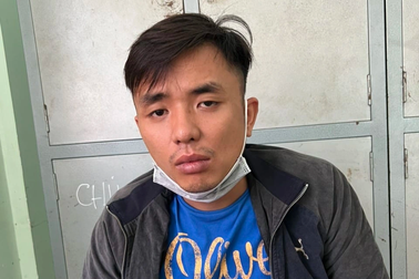 Người dân bắt giữ thanh niên cướp 2 điện thoại iPhone 14 Promax