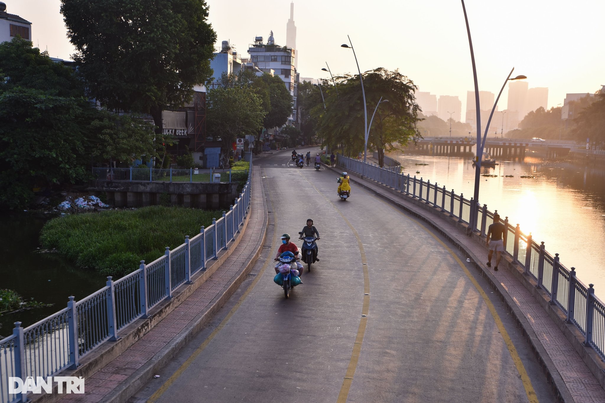 Ho Chi Minh City is peaceful and poetic on New Year's Day - 2