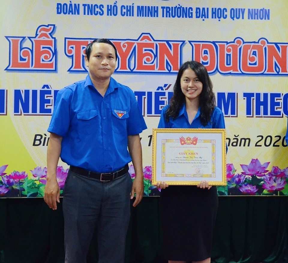 Chuyện về cô sinh viên đất võ Bình Định đoạt giải Sao Tháng giêng - 3 Chuyện về cô sinh viên đất võ Bình Định đoạt giải Sao Tháng giêng - 3